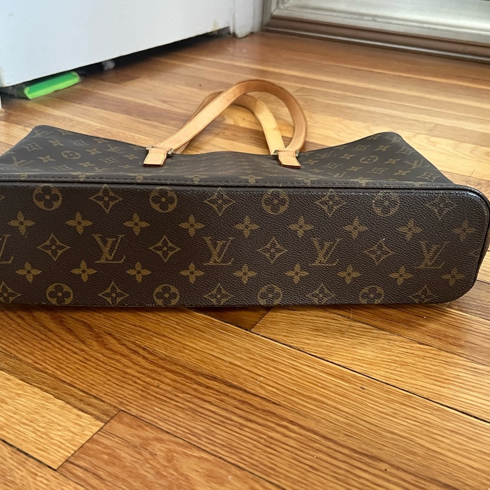 Luis Vuitton bag - Picture 8 of 10